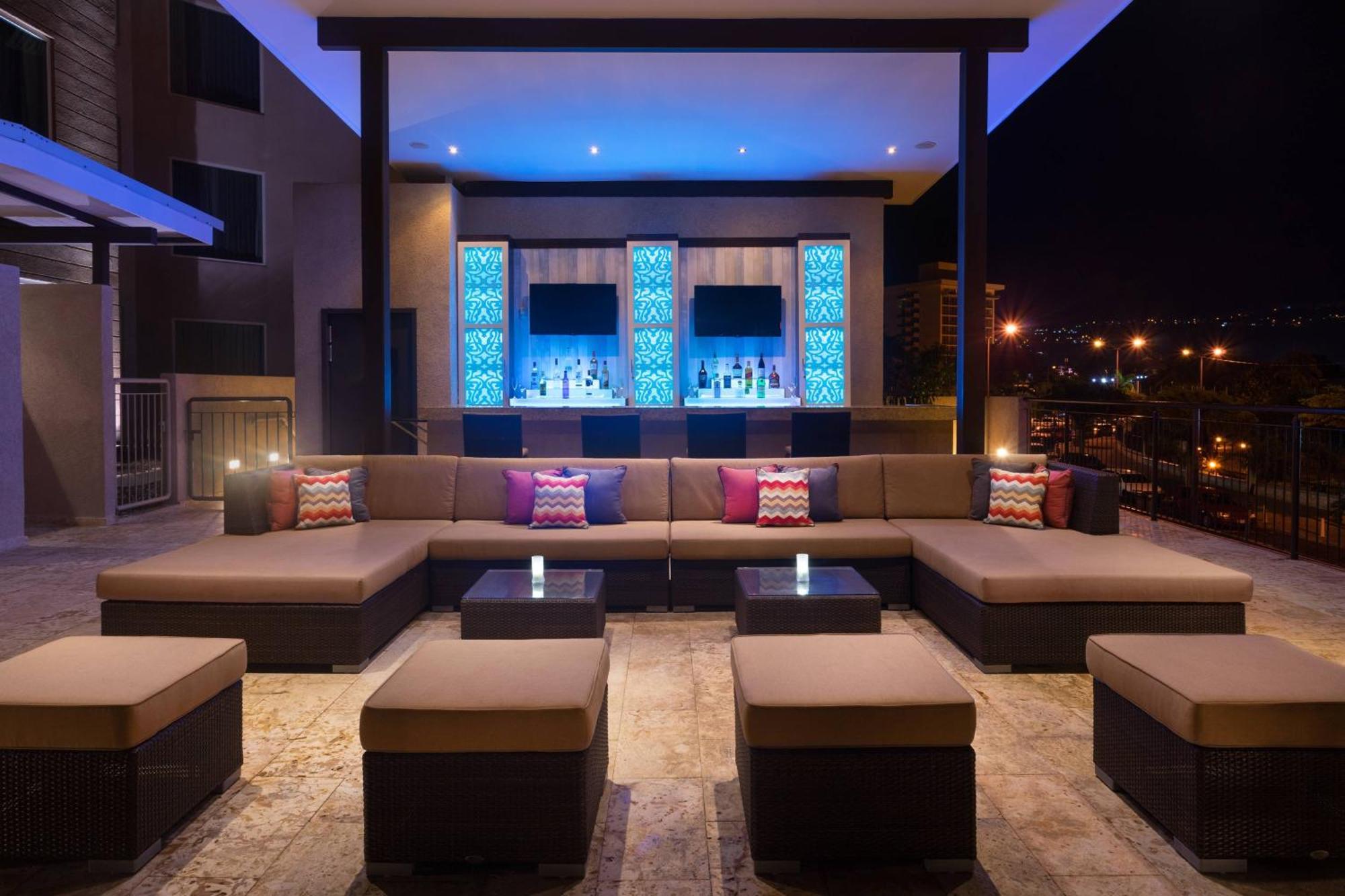 Courtyard By Marriott Kingston, Jamaica Hotel Exterior foto
