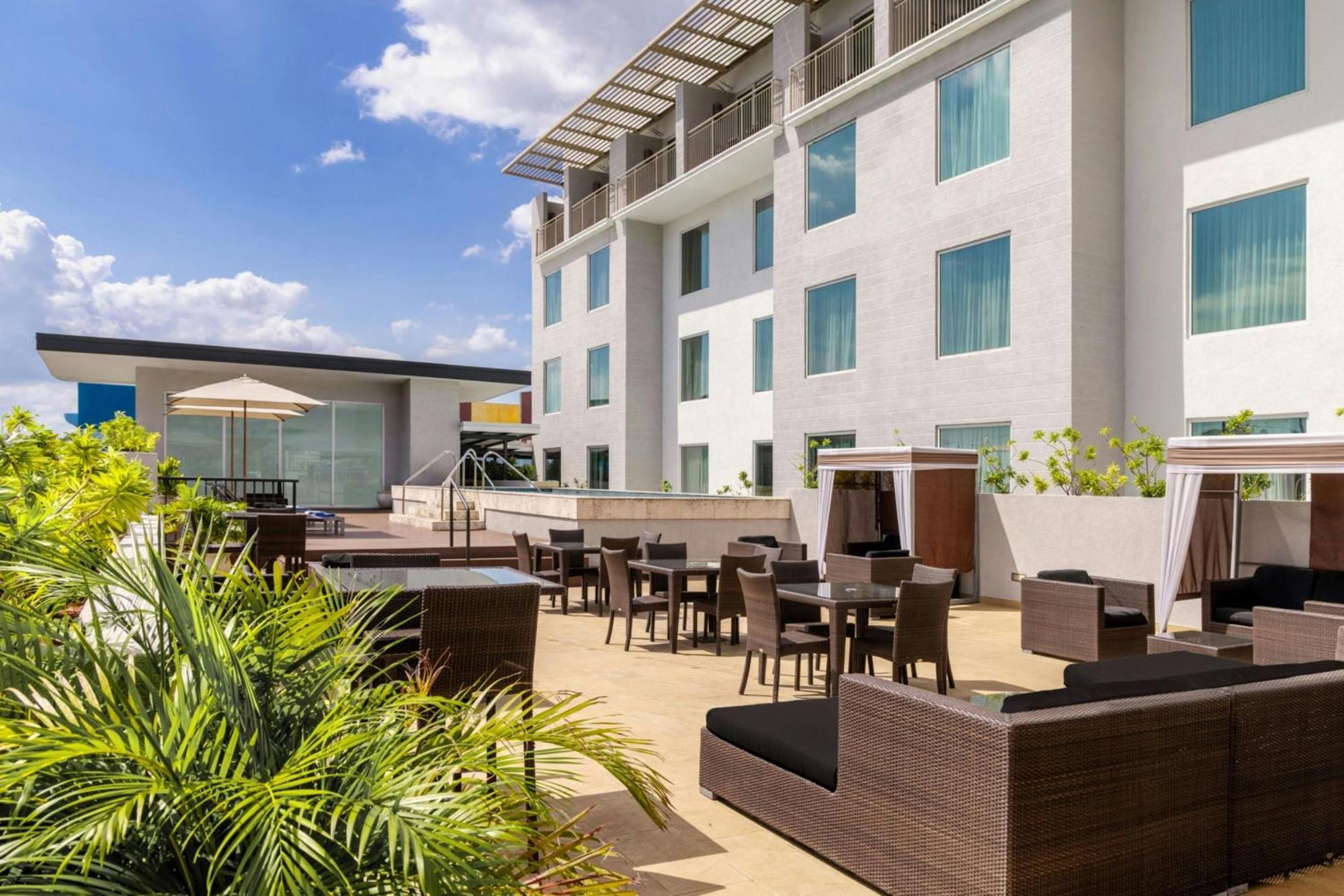 Courtyard By Marriott Kingston, Jamaica Hotel Exterior foto