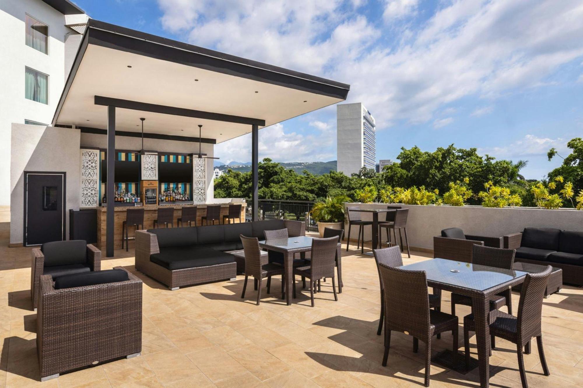 Courtyard By Marriott Kingston, Jamaica Hotel Exterior foto