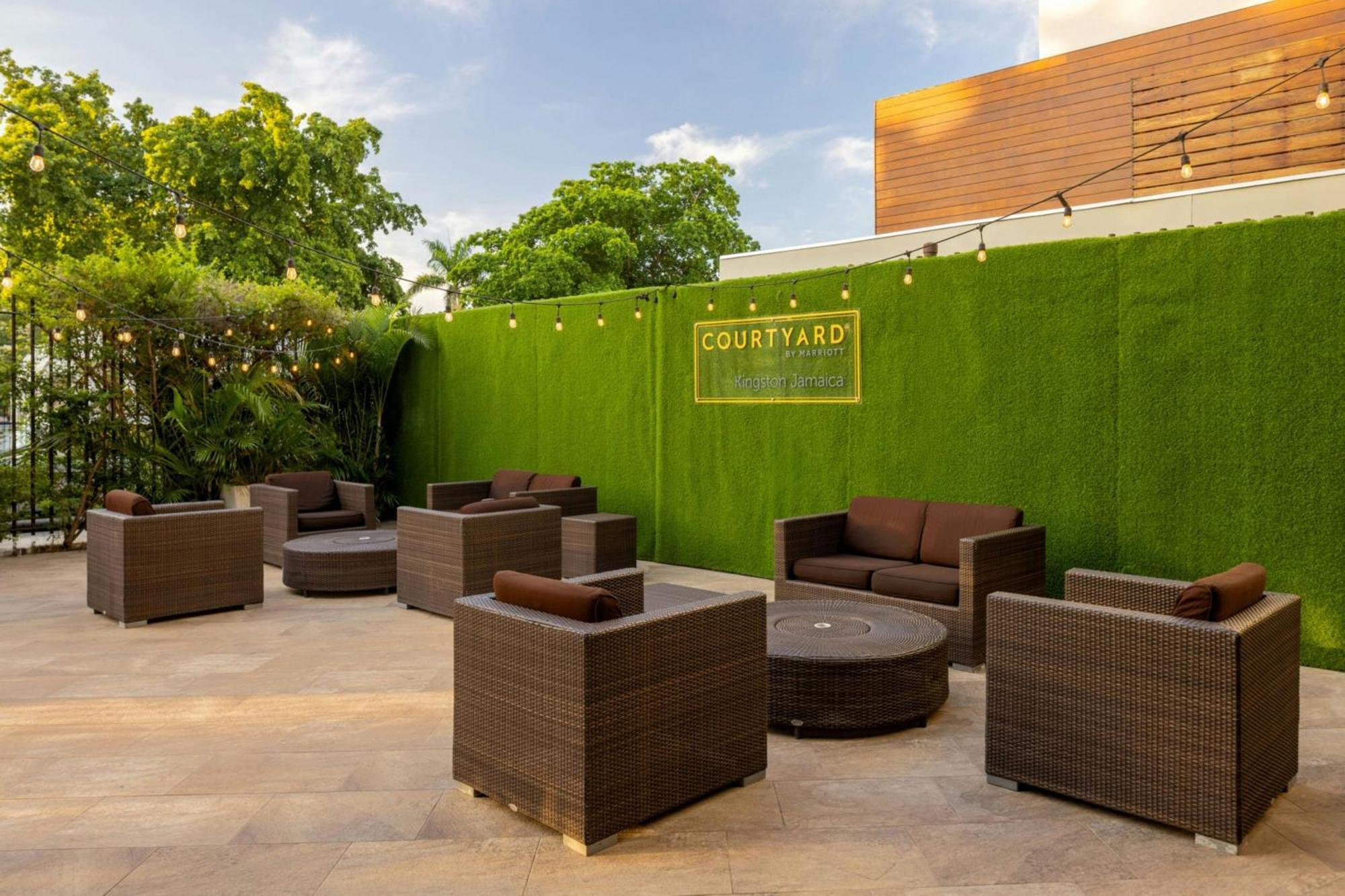 Courtyard By Marriott Kingston, Jamaica Hotel Exterior foto