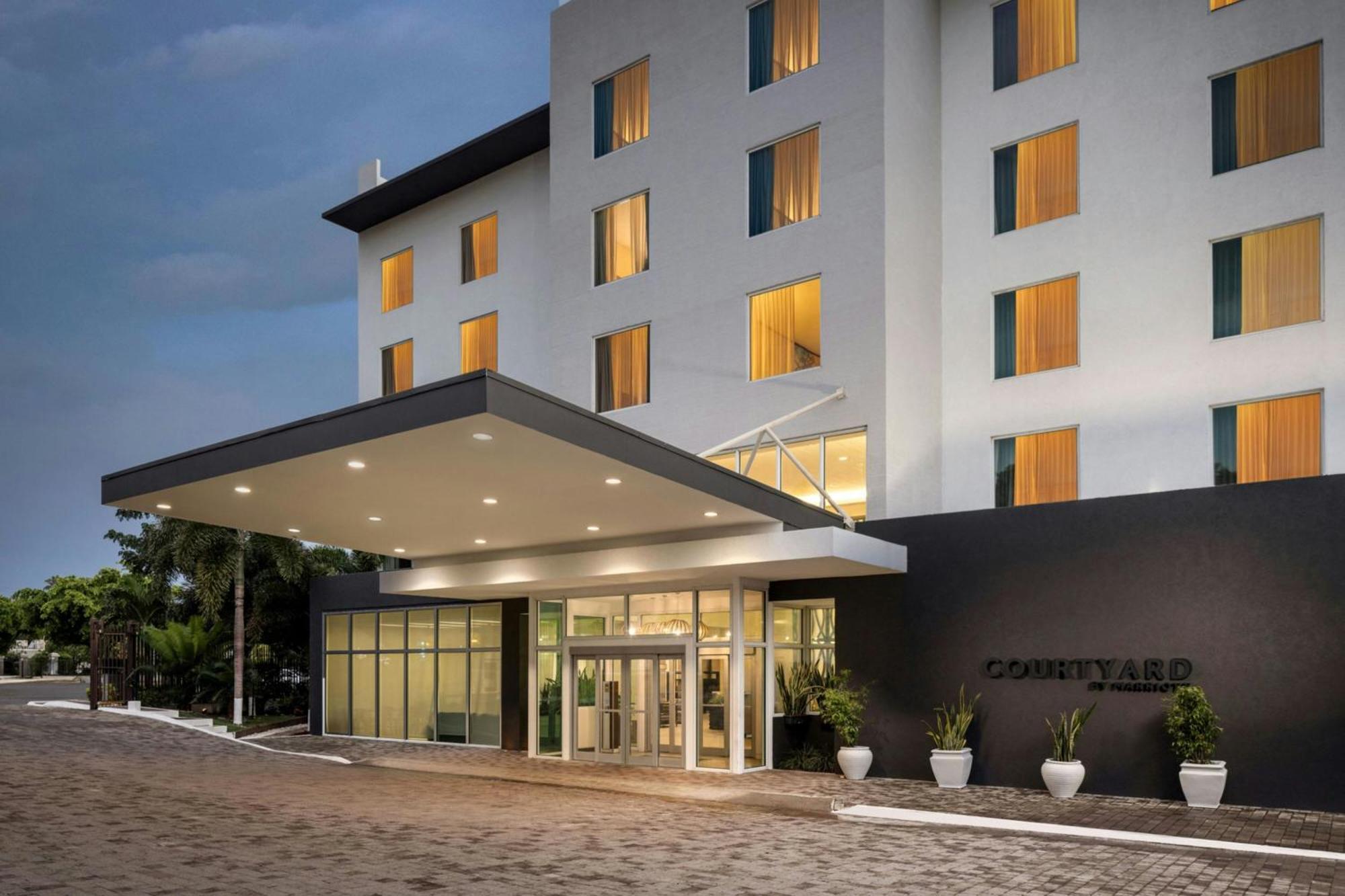 Courtyard By Marriott Kingston, Jamaica Hotel Exterior foto