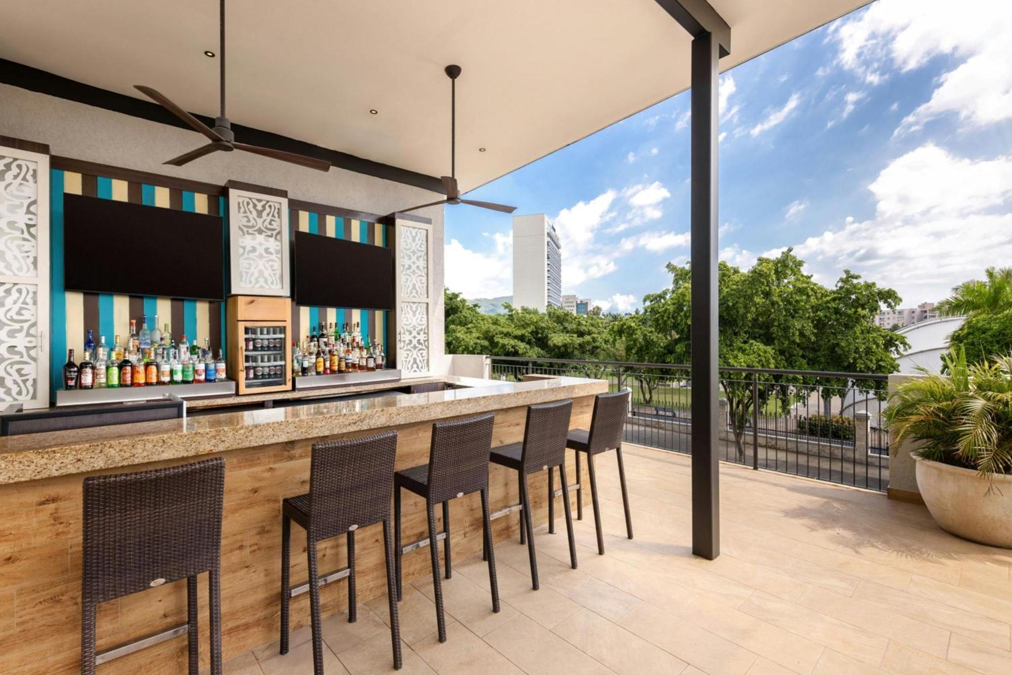 Courtyard By Marriott Kingston, Jamaica Hotel Exterior foto