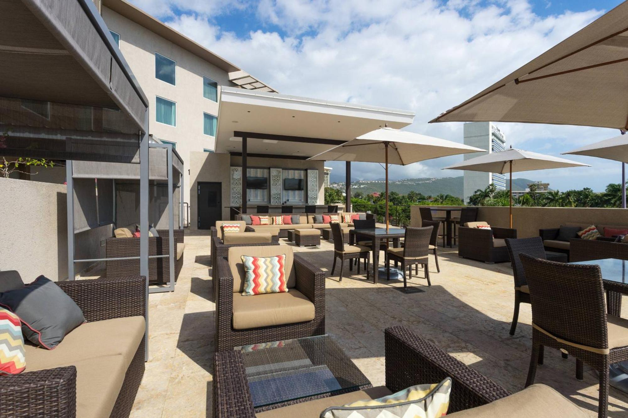Courtyard By Marriott Kingston, Jamaica Hotel Exterior foto